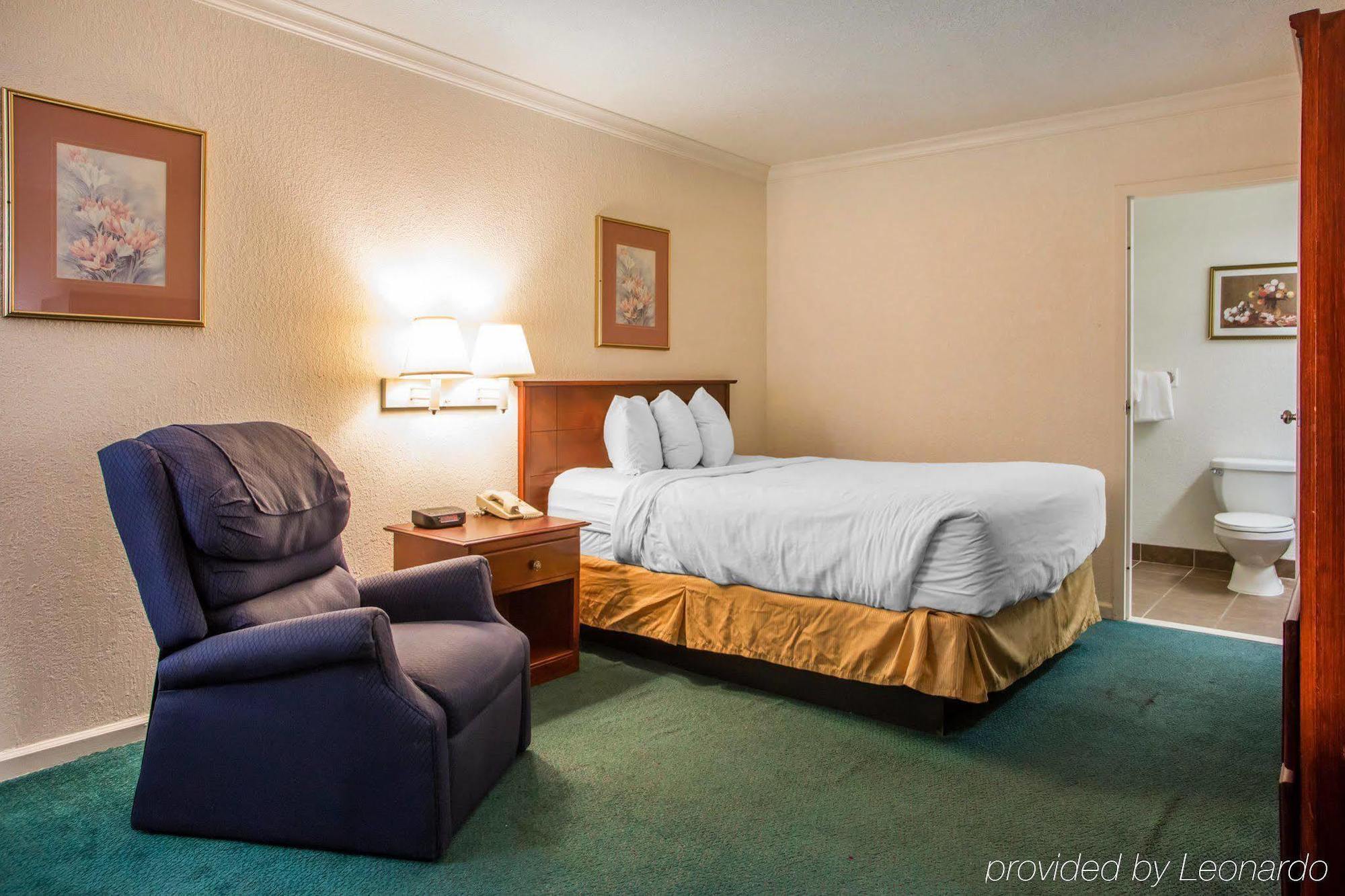 Hometowne Studios By Red Roof Egg Harbor-Atlantic City Airport Еґґ-Гарбор-Тауншіп Екстер'єр фото