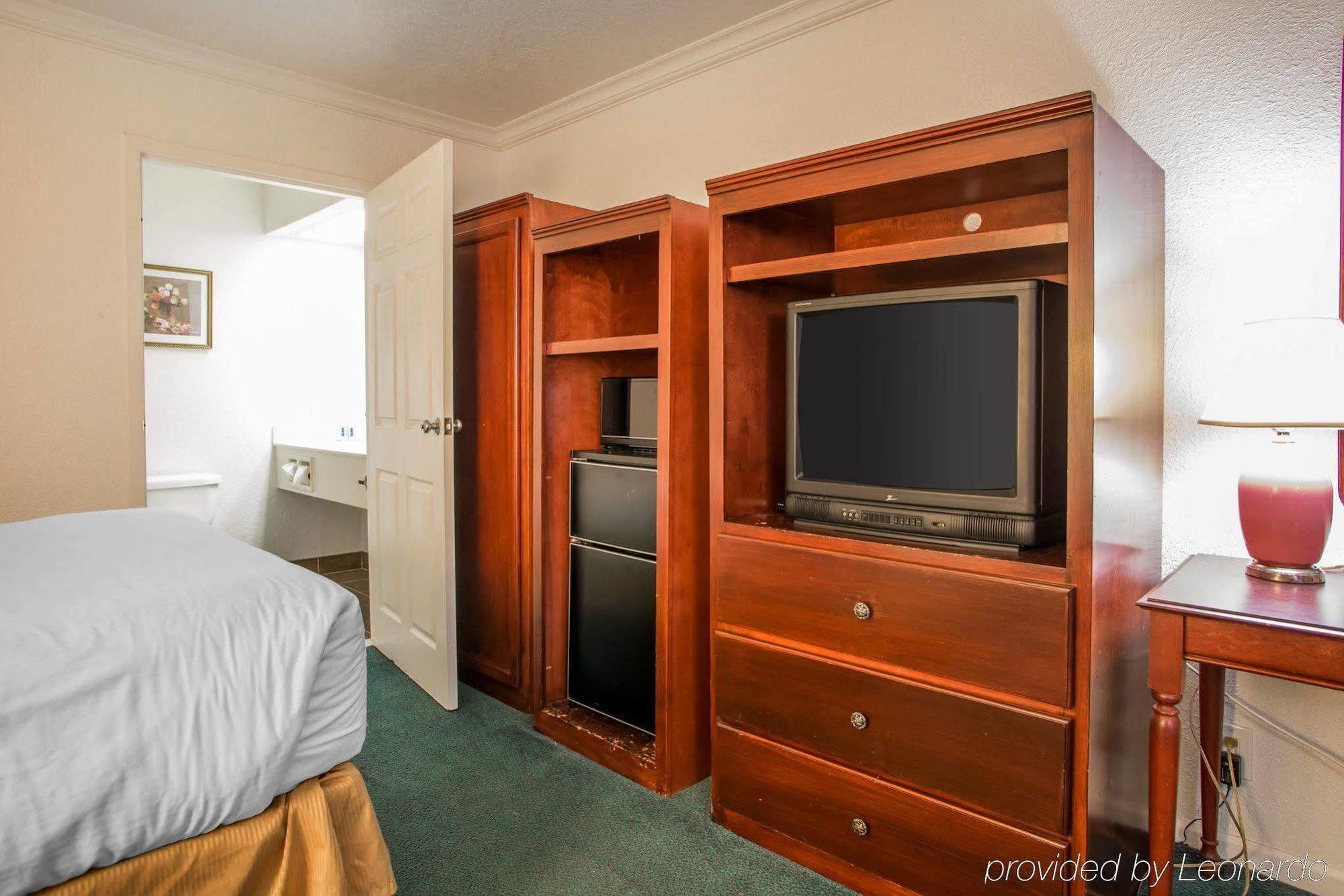 Hometowne Studios By Red Roof Egg Harbor-Atlantic City Airport Еґґ-Гарбор-Тауншіп Екстер'єр фото