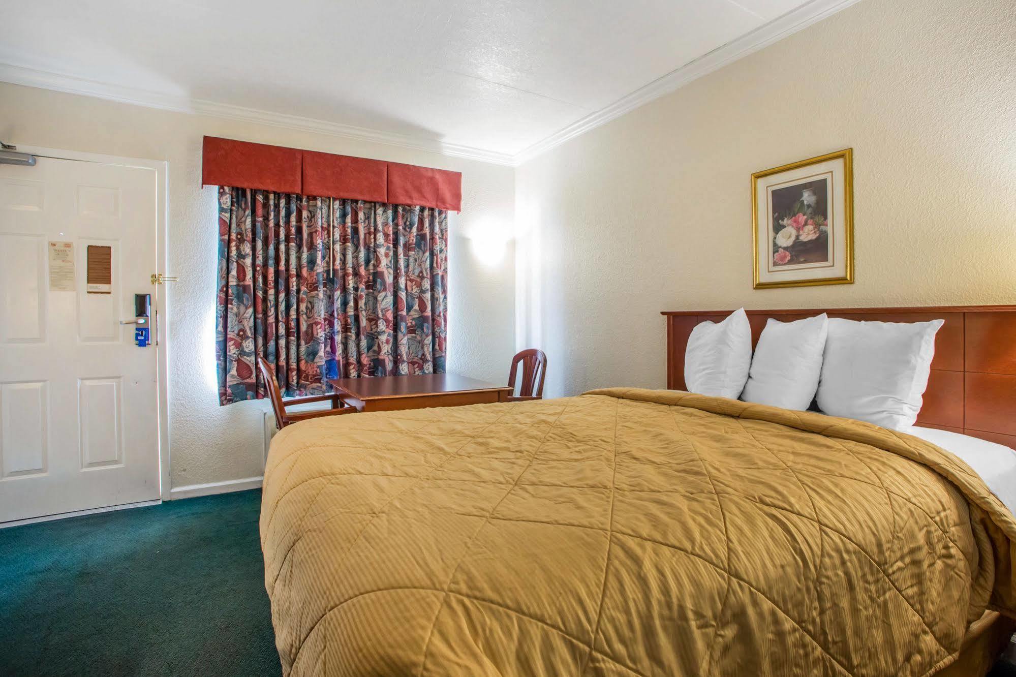 Hometowne Studios By Red Roof Egg Harbor-Atlantic City Airport Еґґ-Гарбор-Тауншіп Екстер'єр фото